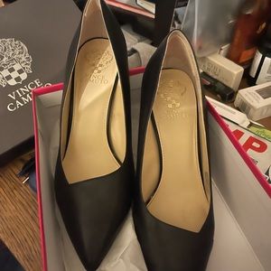 Black leather Vince Camuto pumps